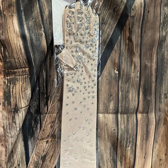 Jeweled Gloves with Silver Accents - Picture 3 of 4